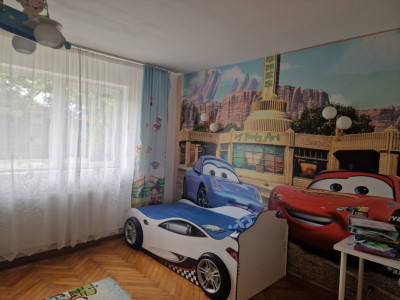 Casa individuala cu 9 camere, in Mosnita Noua, zona centrala