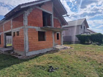 Casa individuala cu 6 camere in constructie in Izvin