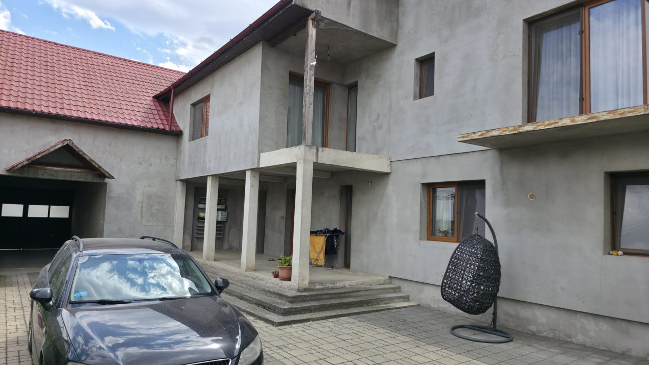 Casa individuala cu 6 camere + 2 spatii comerciale - Gataia 17, foxfort.ro