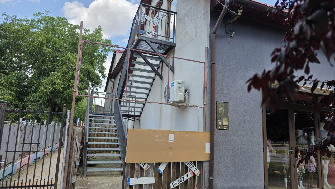 Casa individuala cu 6 camere + 2 spatii comerciale - Gataia 23, foxfort.ro