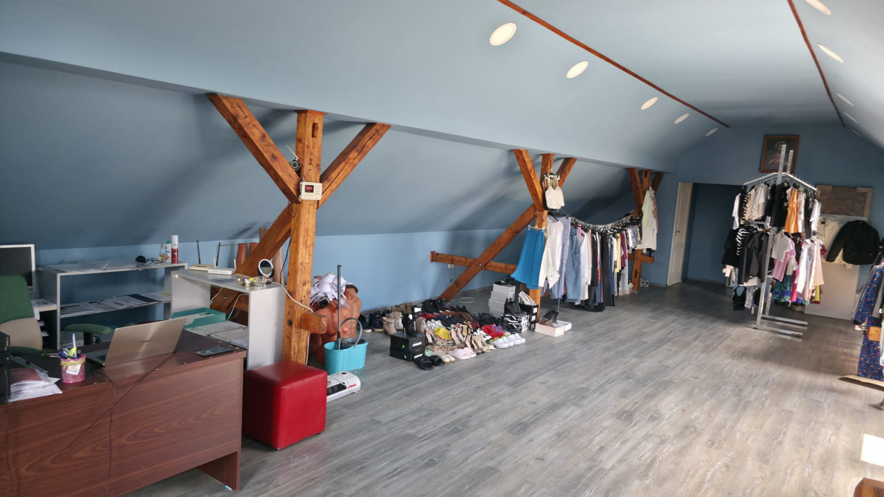 Casa individuala cu 6 camere + 2 spatii comerciale - Gataia 24, foxfort.ro