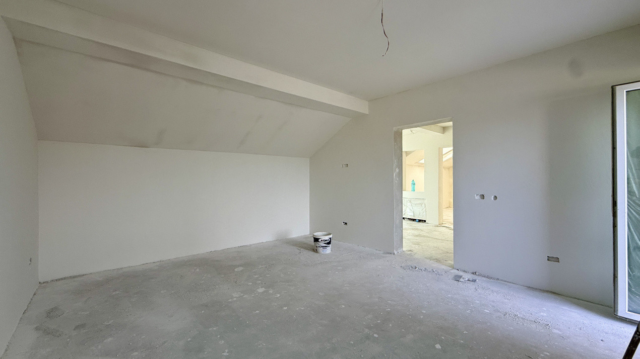 Casa individuala de vanzare, 8 camere + 4 bai - Mosnita Veche 13, foxfort.ro