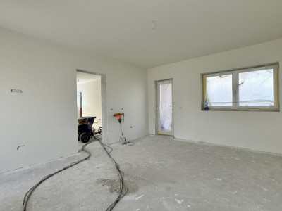 Casa individuala de vanzare, 8 camere + 4 bai - Mosnita Veche imagine mica 4, foxfort.ro