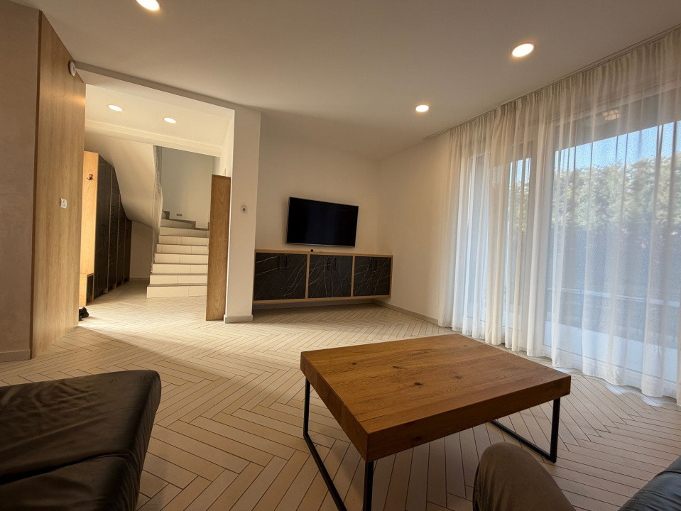 Apartament cu 4 camere dispus pe 3 niveluri - zona Giroc 6, foxfort.ro