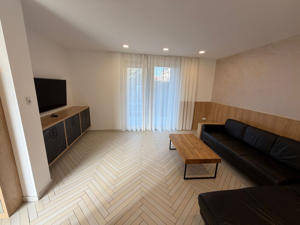 Apartament cu 4 camere dispus pe 3 niveluri - zona Giroc 7, foxfort.ro
