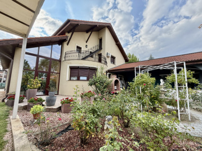 Vila exclusivista de inchiriat - Ideala pentru Locuinta sau Business 