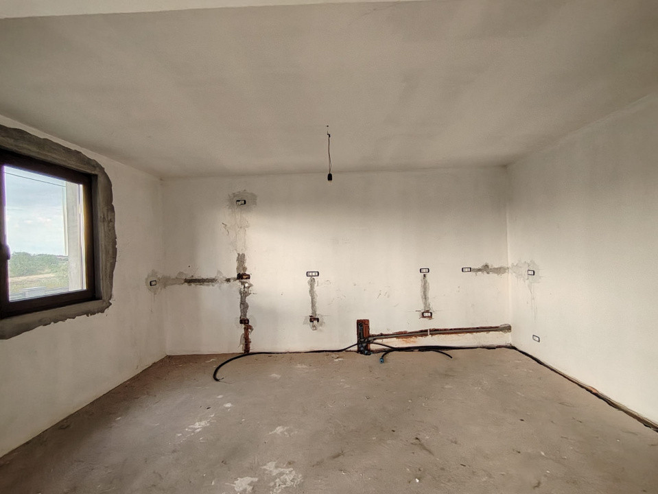 Casa individuala 5 camere cu teren de 747 mp in Sanandrei - V10221 12, foxfort.ro