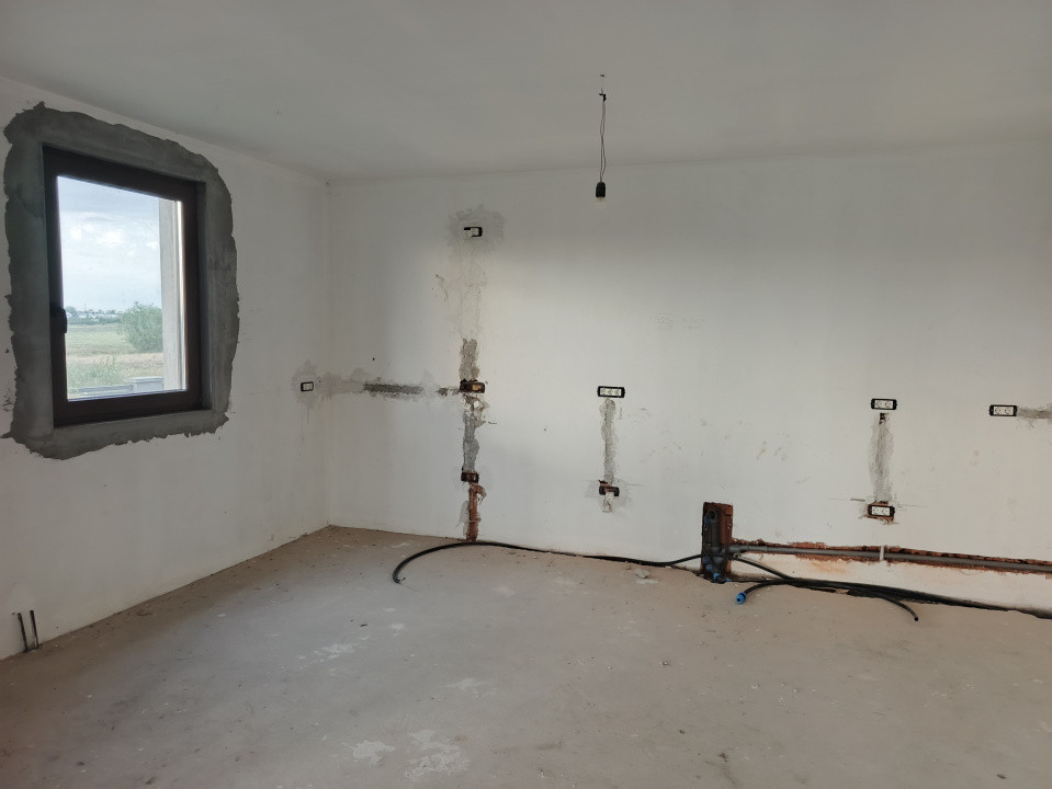 Casa individuala 5 camere cu teren de 747 mp in Sanandrei - V10221 18, foxfort.ro