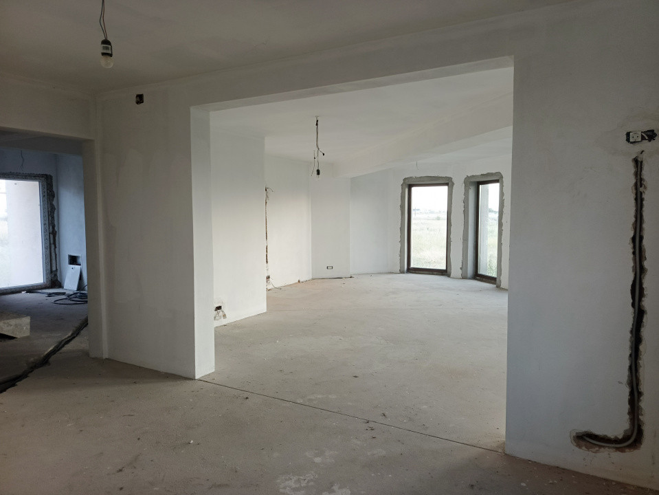 Casa individuala 5 camere cu teren de 747 mp in Sanandrei - V10221 19, foxfort.ro
