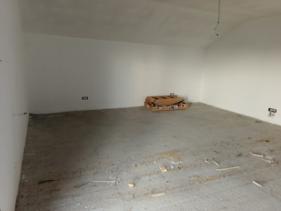 Casa individuala 5 camere cu teren de 747 mp in Sanandrei - V10221 21, foxfort.ro