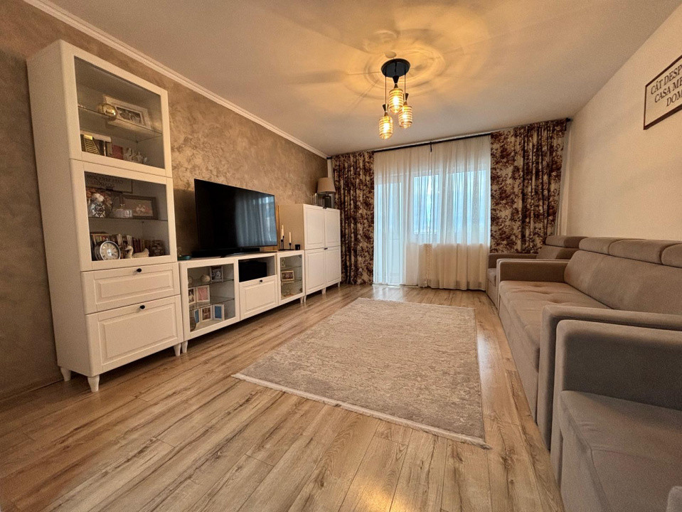 Apartament cu 5 camere, 95 mp utili - zona Fortuna 4, foxfort.ro