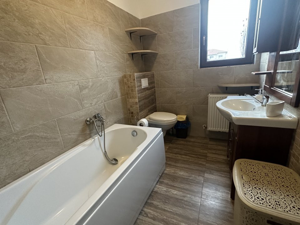 Apartament cu 3 camere, in Giroc, zona Planetelor 7, foxfort.ro