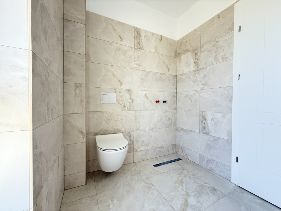 Duplex cu 442 mp teren | Dumbravita | Terase din travertin | Scara lemn masiv 21, foxfort.ro