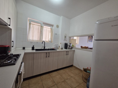 Apartament modern cu 2 camere, complet renovat, Subcetate