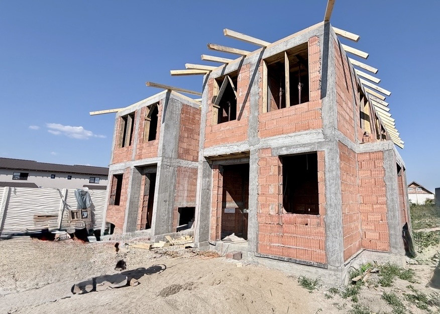 Duplex de vanzare, 5 camere despartit prin camera tehnica - Mosnita Noua 4, foxfort.ro
