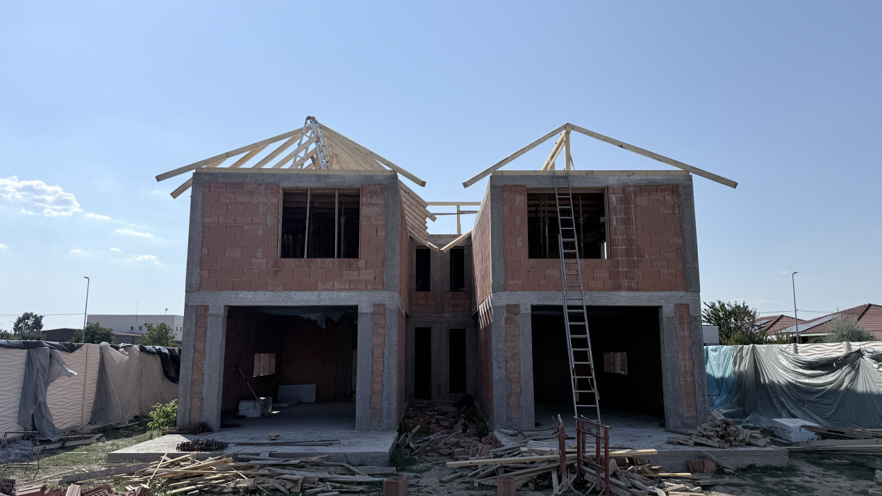 Duplex de vanzare, 5 camere despartit prin camera tehnica - Mosnita Noua 6, foxfort.ro