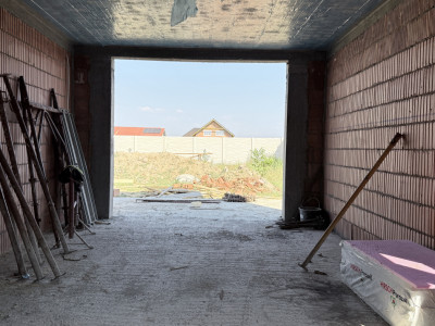 Duplex de vanzare, 5 camere despartit prin camera tehnica - Mosnita Noua imagine mica 9, foxfort.ro