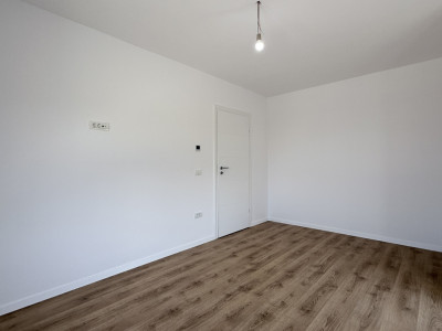 Duplex de vanzare, 5 camere despartit, cu toate utilitatile zona LIDL - Mosnita imagine mica 9, foxfort.ro
