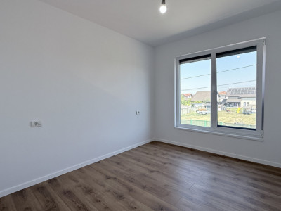 Duplex de vanzare, 5 camere despartit, cu toate utilitatile zona LIDL - Mosnita imagine mica 12, foxfort.ro