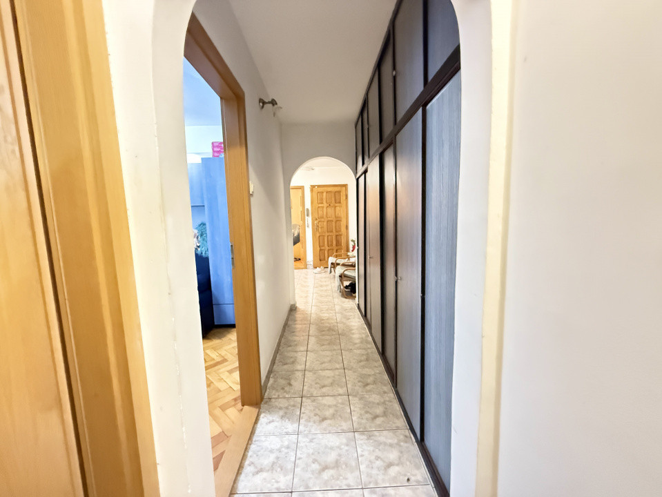 Apartament cu 3 camere, 68 mp, etaj 3, de vanzare in zona Torontalului 6, foxfort.ro