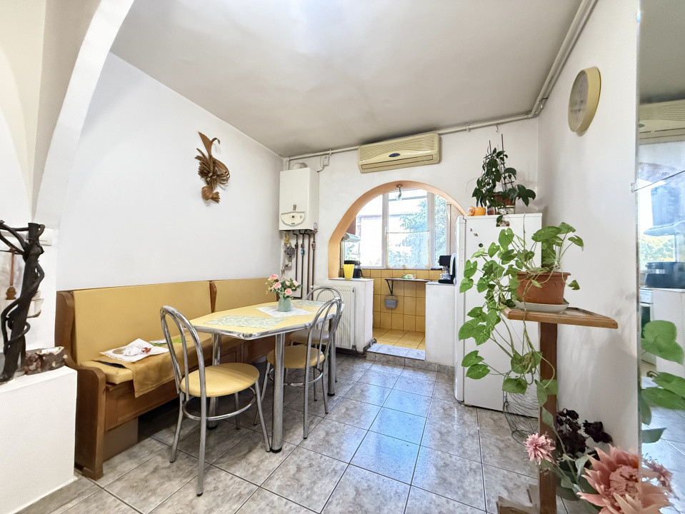 Apartament cu 3 camere, 68 mp, etaj 3, de vanzare in zona Torontalului 12, foxfort.ro