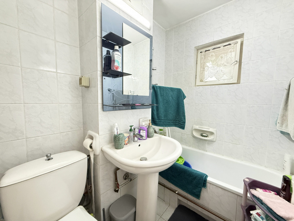 Apartament cu 3 camere, 68 mp, etaj 3, de vanzare in zona Torontalului 26, foxfort.ro