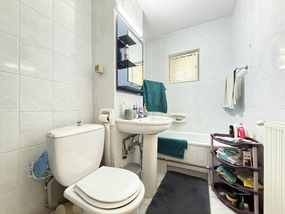Apartament cu 3 camere, 68 mp, etaj 3, de vanzare in zona Torontalului 27, foxfort.ro