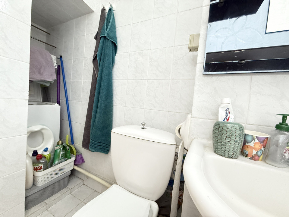Apartament cu 3 camere, 68 mp, etaj 3, de vanzare in zona Torontalului 28, foxfort.ro
