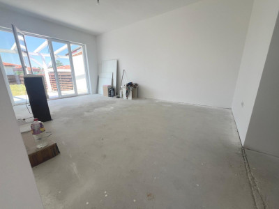 Duplex cu 4 camere si teren de 381 mp - zona Mosnita Noua