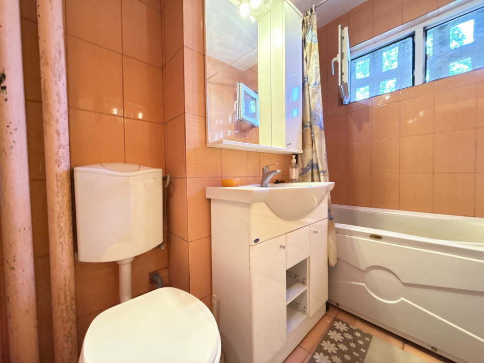 Apartament cu 3 camere, 65 mp, de vanzare in zona Dacia 4, foxfort.ro