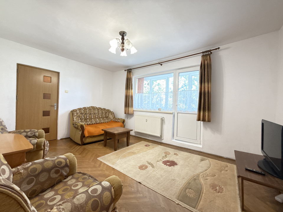Apartament cu 3 camere, 65 mp, de vanzare in zona Dacia 7, foxfort.ro