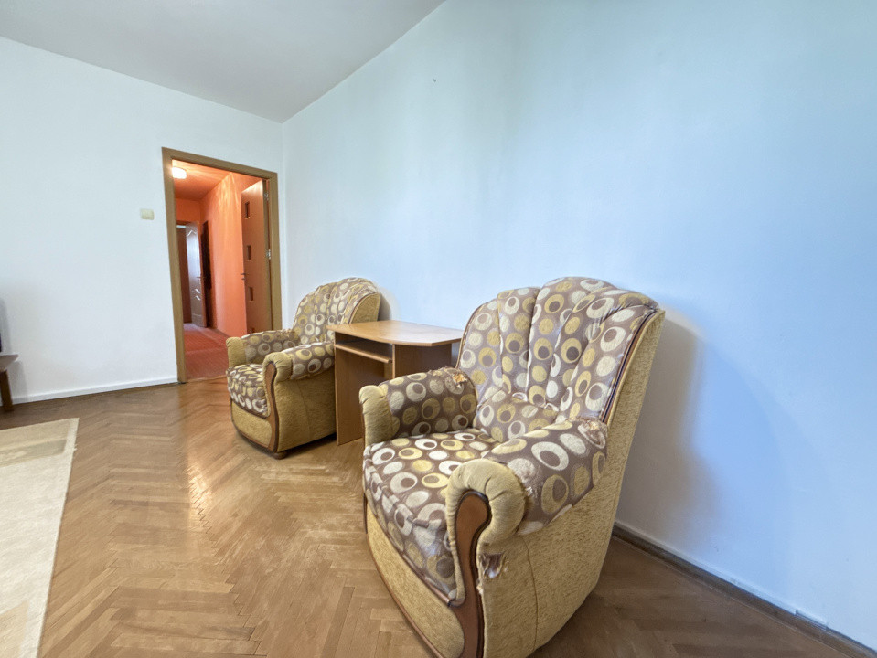 Apartament cu 3 camere, 65 mp, de vanzare in zona Dacia 9, foxfort.ro