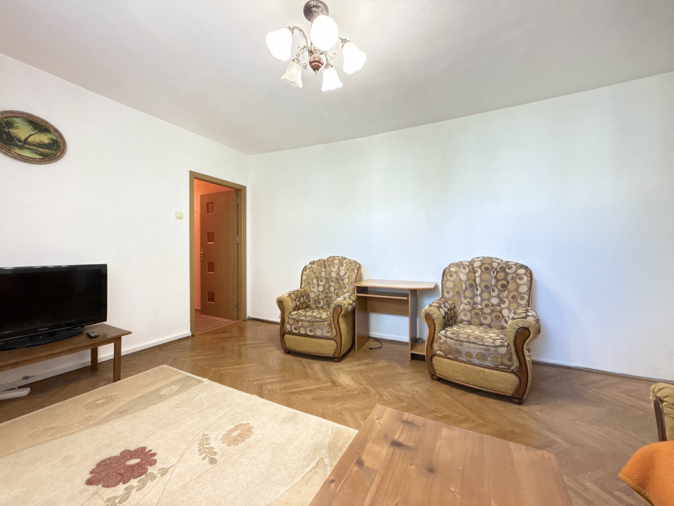 Apartament cu 3 camere, 65 mp, de vanzare in zona Dacia 10, foxfort.ro