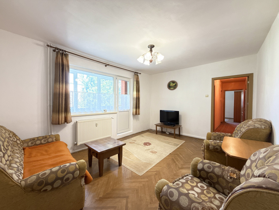 Apartament cu 3 camere, 65 mp, de vanzare in zona Dacia 11, foxfort.ro