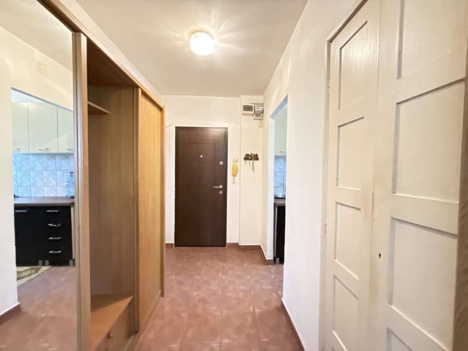 Apartament cu 3 camere, 65 mp, de vanzare in zona Dacia 14, foxfort.ro