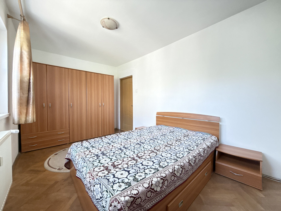 Apartament cu 3 camere, 65 mp, de vanzare in zona Dacia 15, foxfort.ro