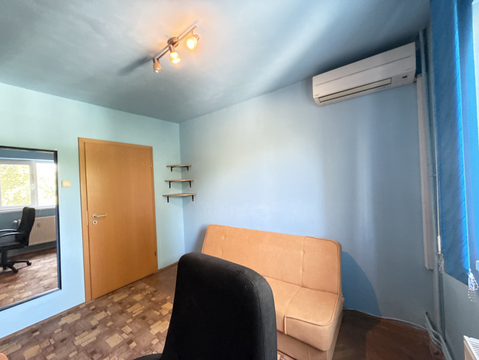 Apartament cu 3 camere, 65 mp, de vanzare in zona Dacia 20, foxfort.ro