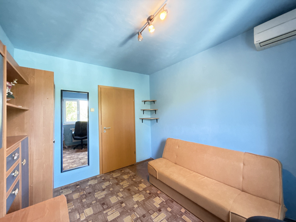 Apartament cu 3 camere, 65 mp, de vanzare in zona Dacia 21, foxfort.ro