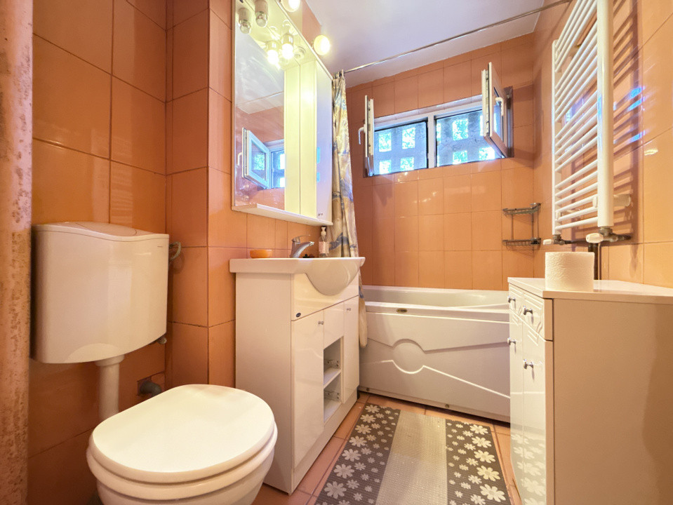 Apartament cu 3 camere, 65 mp, de vanzare in zona Dacia 24, foxfort.ro