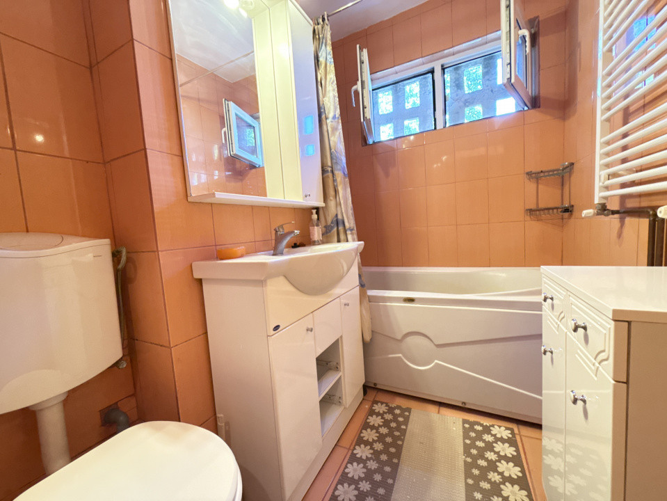 Apartament cu 3 camere, 65 mp, de vanzare in zona Dacia 25, foxfort.ro