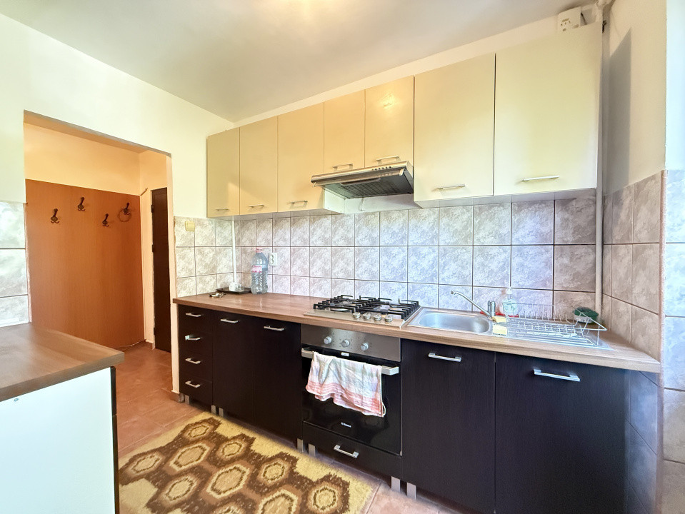Apartament cu 3 camere, 65 mp, de vanzare in zona Dacia 26, foxfort.ro