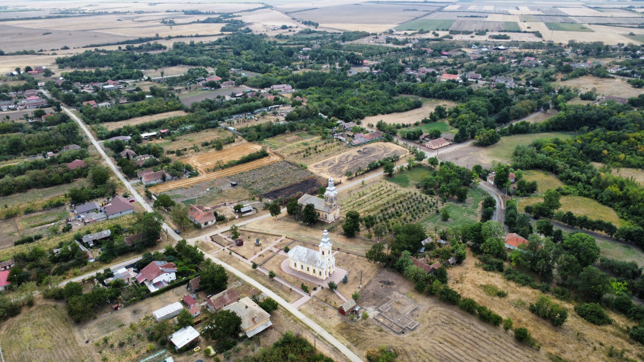 Casa individuala 4 camere si teren 2208 mp in Folea, comuna Voiteg 6, foxfort.ro