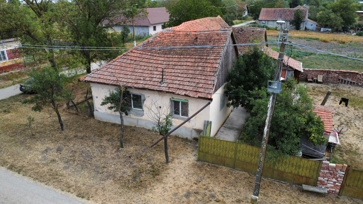 Casa individuala 4 camere si teren 2208 mp in Folea, comuna Voiteg 10, foxfort.ro