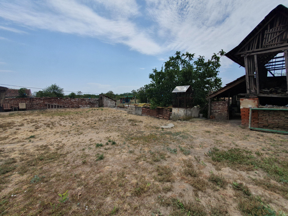 Casa individuala 4 camere si teren 2208 mp in Folea, comuna Voiteg 29, foxfort.ro