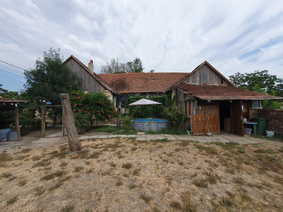 Casa individuala 4 camere si teren 2208 mp in Folea, comuna Voiteg 34, foxfort.ro