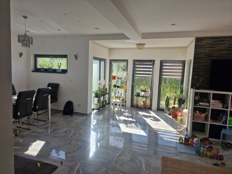 Casa individuala cocheta la vanzare in  Mosnita Veche 1, foxfort.ro