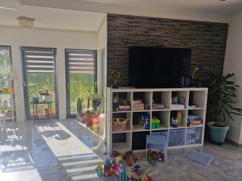 Casa individuala cocheta la vanzare in  Mosnita Veche 8, foxfort.ro