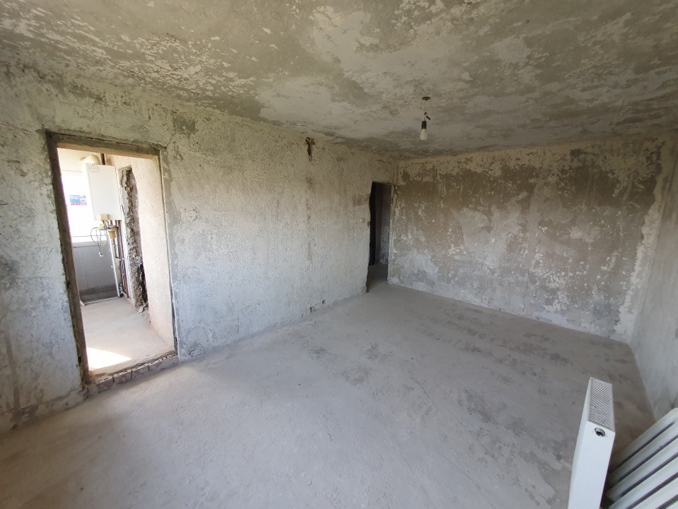 Apartament 3 camere decomandat, gata de renovat, Zona Freidorf 4, foxfort.ro