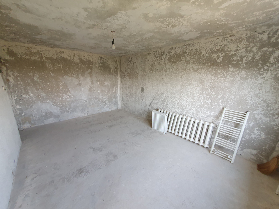 Apartament 3 camere decomandat, gata de renovat, Zona Freidorf 5, foxfort.ro