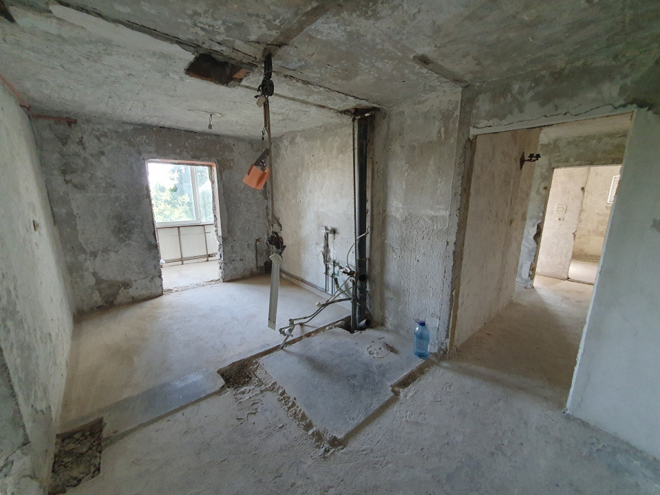 Apartament 3 camere decomandat, gata de renovat, Zona Freidorf 6, foxfort.ro